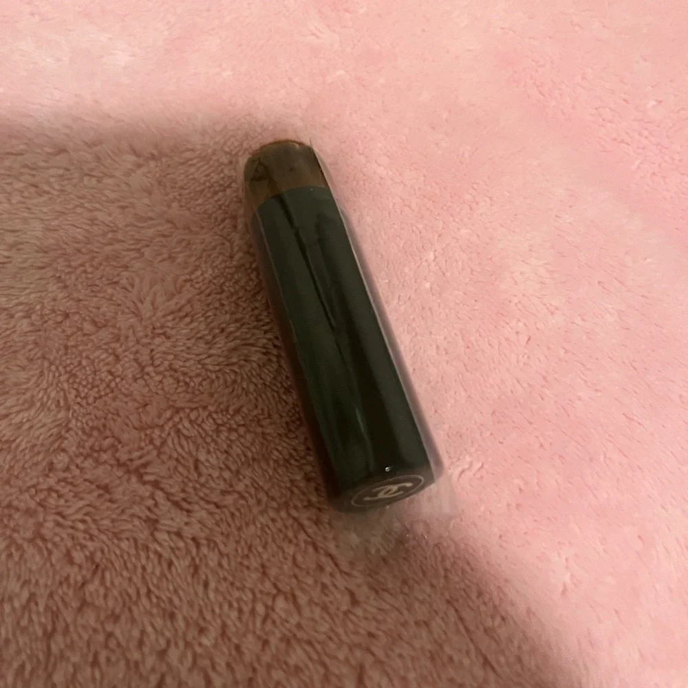 CHANEL Black Makeup Brushes with Brown Bristles